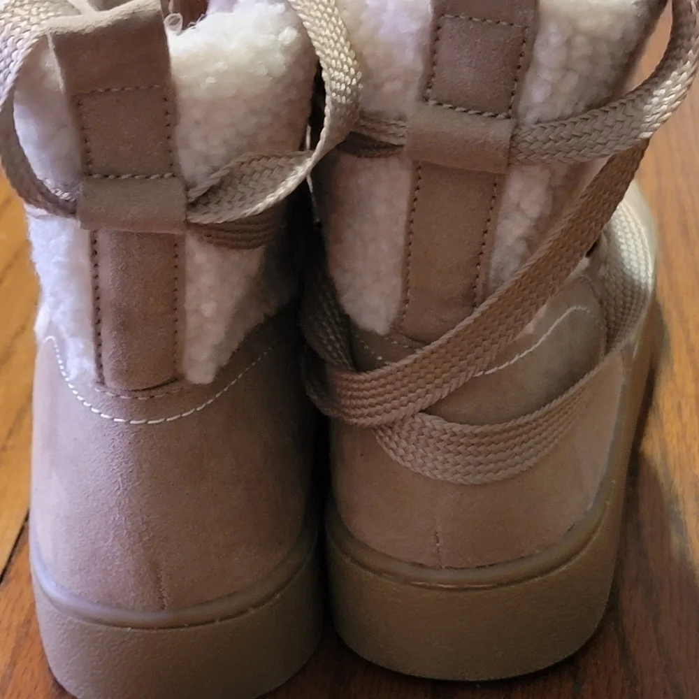 Universal Thread Birgette Winter Boots Taupe Size 6
